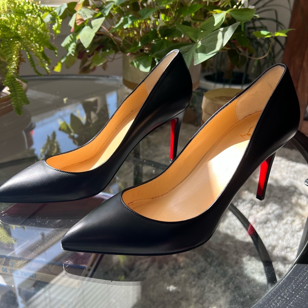 These heels in a UK40 / US 10. in excellent condition. Never worn out.